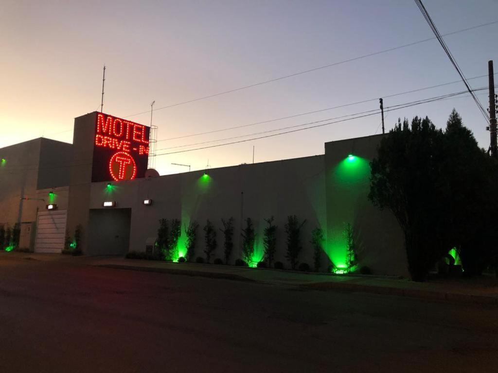 Motel Drive In T - Prolongamento Da Avenida Getulio Vargas Facil Acesso Ao Shopping Patio Chapeco Chapecó Exterior foto